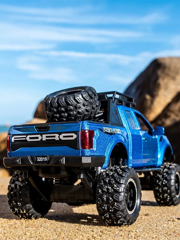 Ford Suv - Diecast Metal Car - Scale 1:24