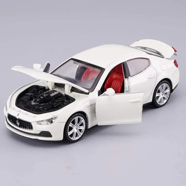 Maserati Quattroporte - Diecast Metal Car - Scale 1:32