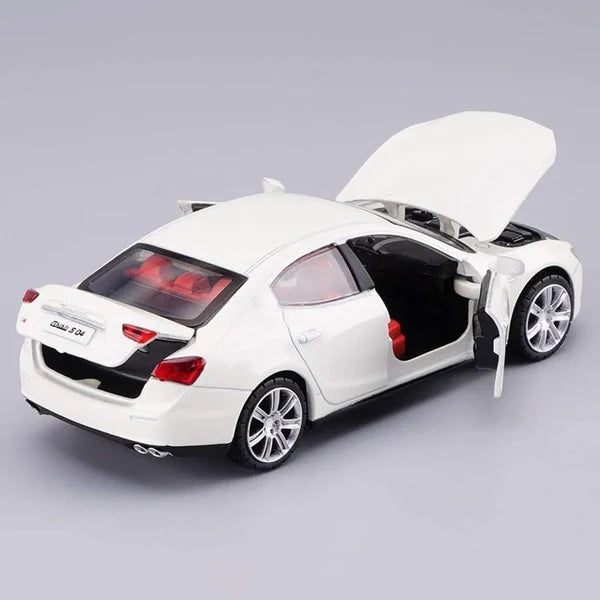 Maserati Quattroporte - Diecast Metal Car - Scale 1:32