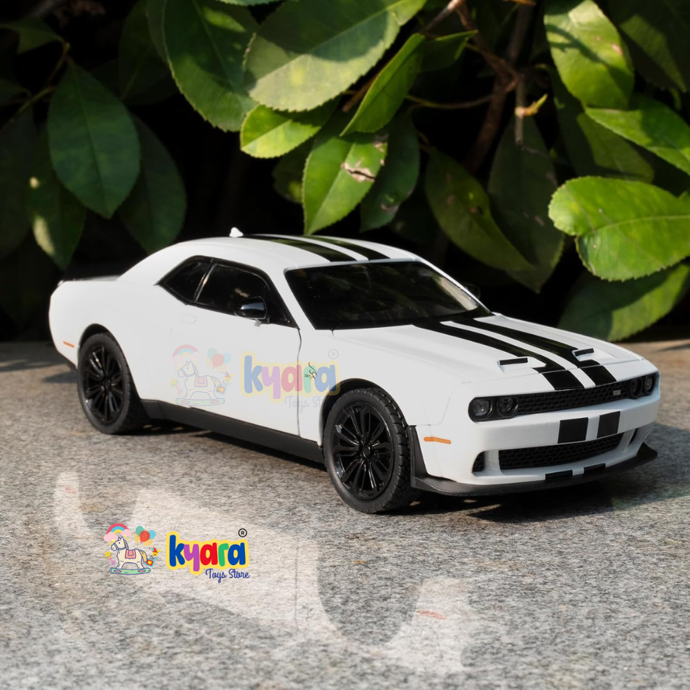 Dodge Challenger Srt Hellcat - Diecast Metal Car - Scale 1:24