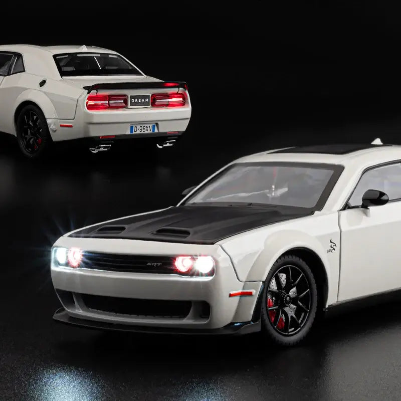 Dodge Challenger Hellcat - Diecast Metal Car - Scale 1:24