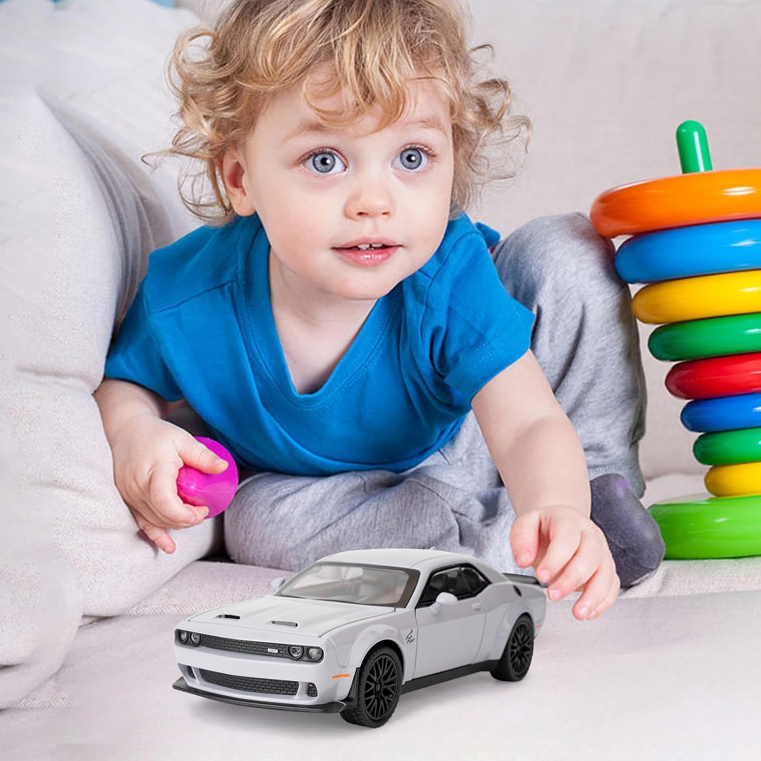 Dodge Challenger Hellcat - Diecast Metal Car - Scale 1:24