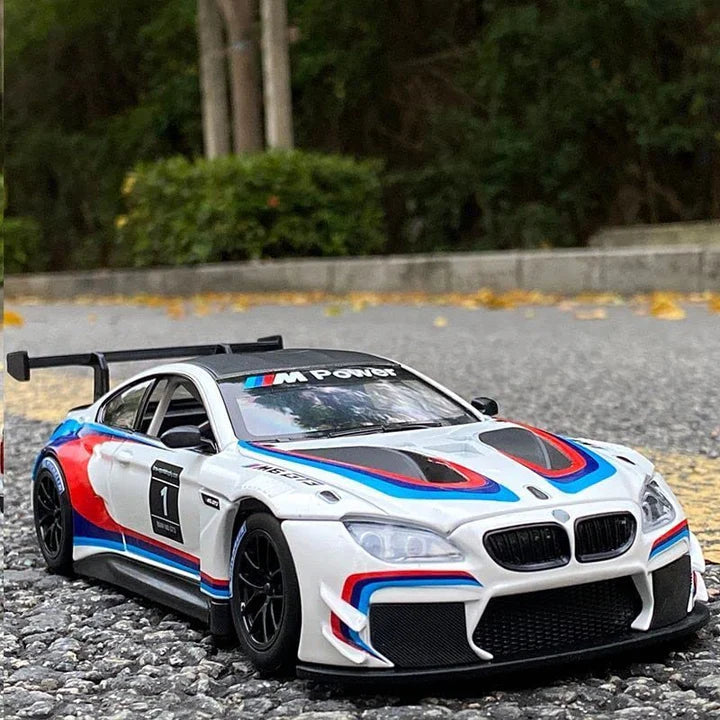 Bmw M8 Gte - Diecast Metal Car - Scale 1:24/1:32